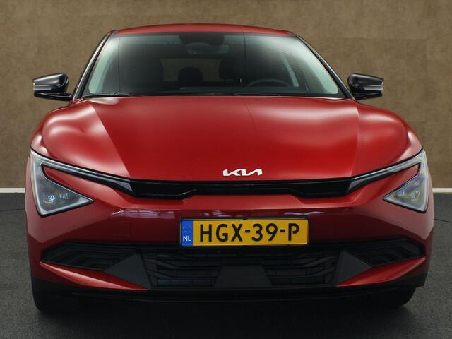 KIA EV6 Air 84 kWh SOH 99.5%!!- GROOT ACCU PAKKET - ORIGINEEL NEDERLANDSE AUTO - TREKHAAK 1.800 KG GEREMD TREKGEWICHT - STUUR EN STOEL VERWARMING - APPLE CARPLAY/ANDROID AUTO - PARKEERSENSOREN VOOR EN ACHTER - NAVGIATIE
