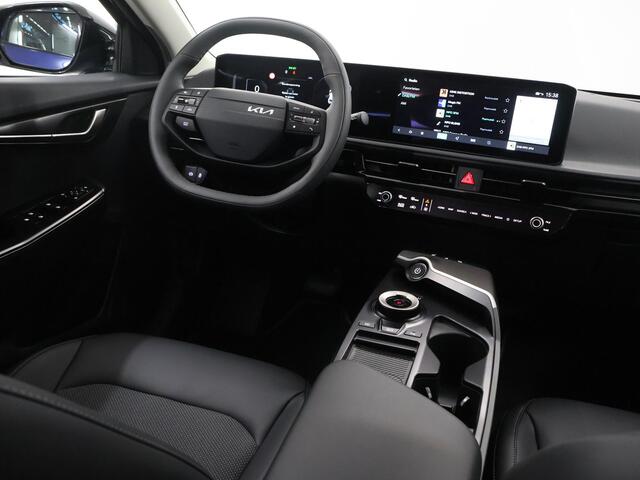 KIA EV6 Light Edition 63 kWh | Stoelverwarming | Adaptieve cruise control | Parkeersensoren | Stuurwiel verwarmd |
