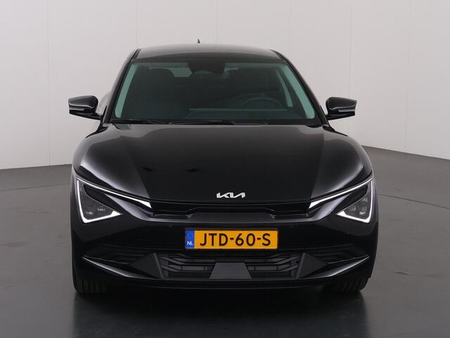 KIA EV6 Light Edition 63 kWh | Stoelverwarming | Adaptieve cruise control | Parkeersensoren | Stuurwiel verwarmd |