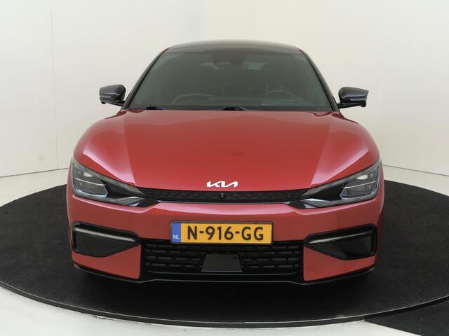 KIA EV6 GT-Line 77.4 kWh | achterbank verwarmd | Apple Carplay/Android Auto | bots herkenning en activatie | cruise control adaptief | electronic climate control | elektrisch glazen schuif-/kanteldak | file assistent | lederen/suede bekleding | lichtmetalen velge