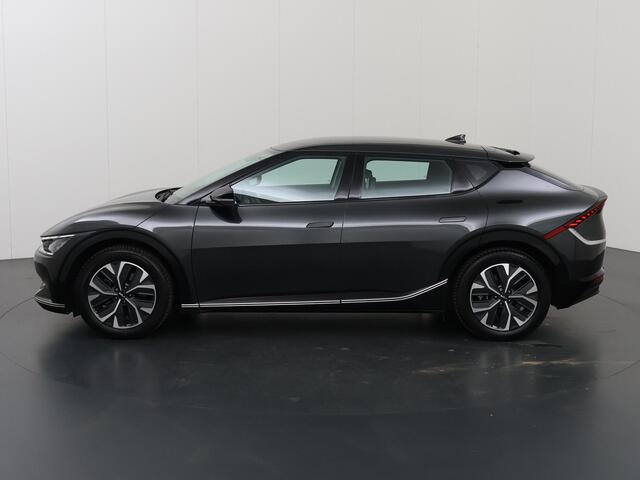 KIA EV6 Plus 77.4 kWh | SOH 97% | Trekhaak | 360° Camera | Lederen Interieur | Apple CarPlay/Android Auto | Stoel/Stuur verwarming | Camera | Stoelkoeling | Interieurverlichting | Adaptieve Cruise Control | Ele. kofferdeksel |