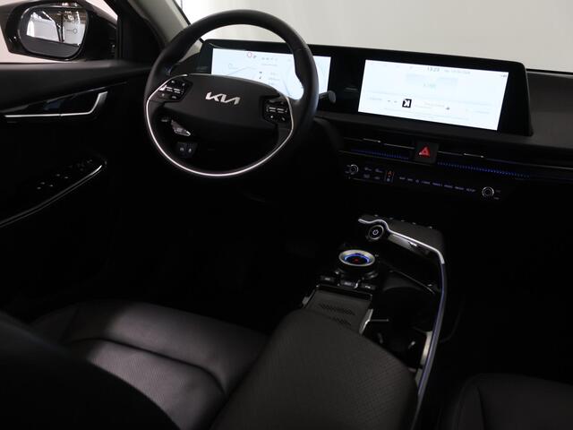 KIA EV6 Plus 77.4 kWh | SOH 97% | Trekhaak | 360° Camera | Lederen Interieur | Apple CarPlay/Android Auto | Stoel/Stuur verwarming | Camera | Stoelkoeling | Interieurverlichting | Adaptieve Cruise Control | Ele. kofferdeksel |
