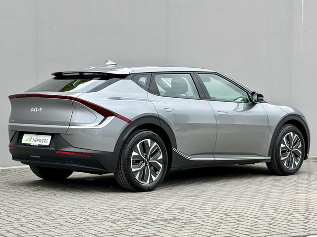 KIA EV6 Edition 77.4 kWh / Fabrieksgarantie tot 16-04-2032 / Android Auto & Apple Carplay / Navigatie / Cruise Control Adaptief / Climate Control / DAB / Draadloze Telefoonlader / Camera / Parkeerassistent / 19" Lichtmetalen Wielen / Keyless entry & start /