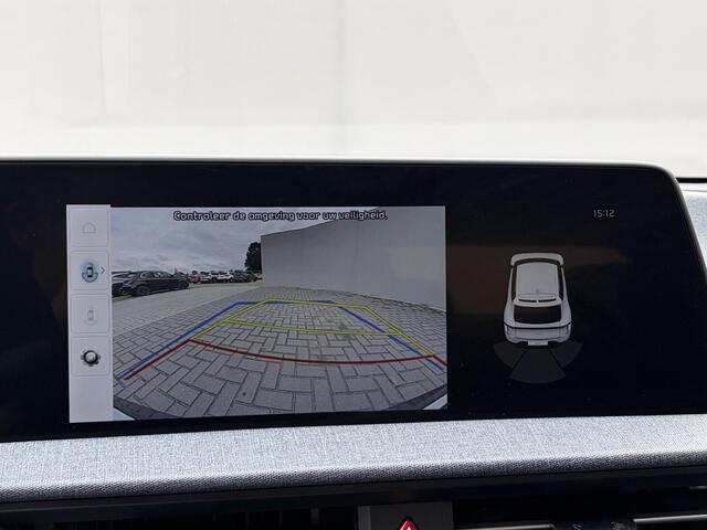 KIA EV6 Edition 77.4 kWh / Fabrieksgarantie tot 16-04-2032 / Android Auto & Apple Carplay / Navigatie / Cruise Control Adaptief / Climate Control / DAB / Draadloze Telefoonlader / Camera / Parkeerassistent / 19" Lichtmetalen Wielen / Keyless entry & start /