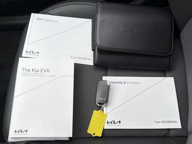 KIA EV6 Edition 77.4 kWh / Fabrieksgarantie tot 16-04-2032 / Android Auto & Apple Carplay / Navigatie / Cruise Control Adaptief / Climate Control / DAB / Draadloze Telefoonlader / Camera / Parkeerassistent / 19" Lichtmetalen Wielen / Keyless entry & start /
