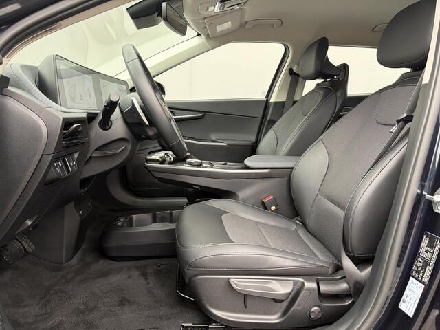 KIA EV6 Edition 77.4 kWh / SOH 100% / Fabrieksgarantie t/m 05-2032 / 1.600 kg trekgewicht / Android Auto & Apple Carplay / Navigatie / Cruise Control Adaptief / Climate Control / DAB / Draadloze Telefoonlader / Camera / Parkeer assistent / 19" Lichtmetalen Wielen / Keyless entry & start /
