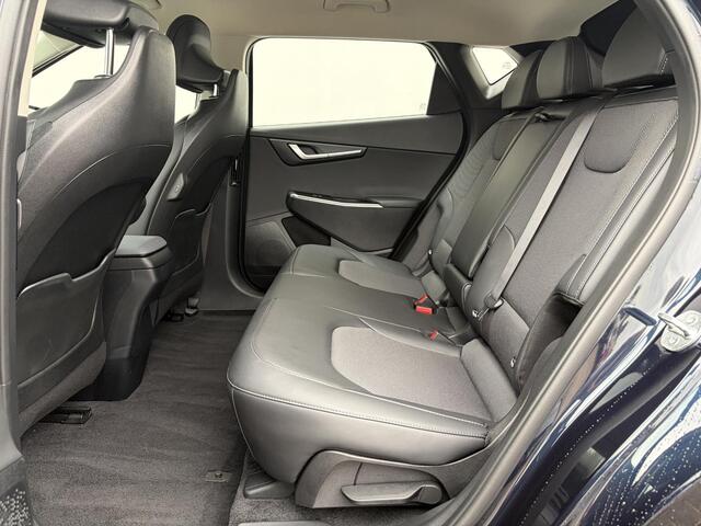 KIA EV6 Edition 77.4 kWh / SOH 100% / Fabrieksgarantie t/m 05-2032 / 1.600 kg trekgewicht / Android Auto & Apple Carplay / Navigatie / Cruise Control Adaptief / Climate Control / DAB / Draadloze Telefoonlader / Camera / Parkeer assistent / 19" Lichtmetalen Wielen / Keyless entry & start /