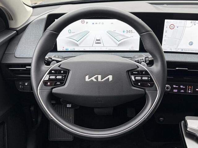 KIA EV6 Edition 77.4 kWh / SOH 100% / Fabrieksgarantie t/m 05-2032 / 1.600 kg trekgewicht / Android Auto & Apple Carplay / Navigatie / Cruise Control Adaptief / Climate Control / DAB / Draadloze Telefoonlader / Camera / Parkeer assistent / 19" Lichtmetalen Wielen / Keyless entry & start /