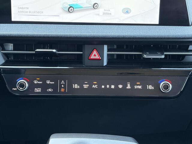 KIA EV6 Edition 77.4 kWh / SOH 100% / Fabrieksgarantie tot 18-06-2032 / 1.600 kg trekgewicht / Android Auto & Apple Carplay / Navigatie / Cruise Control Adaptief / Climate Control / DAB / Draadloze Telefoonlader / Camera / Parkeerassistent / 19" Lichtmetalen Wielen / Keyless entry & start /