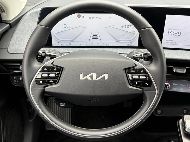 KIA EV6 Edition 77.4 kWh / SOH 100% / Fabrieksgarantie tot 07-2031 / 1.600 kg trekgewicht / Android Auto & Apple Carplay / Navigatie / Cruise Control Adaptief / Climate Control / DAB / Draadloze Telefoonlader / Camera / Parkeerassistent / 19" Lichtmetalen Wielen / Keyless entry & start /