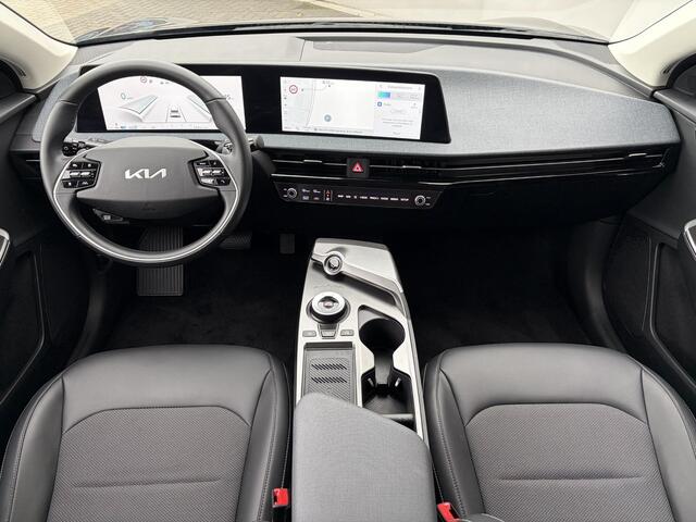 KIA EV6 Edition 77.4 kWh / SOH 100% / Fabrieksgarantie tot 18-06-2032 / 1.600 kg trekgewicht / Android Auto & Apple Carplay / Navigatie / Cruise Control Adaptief / Climate Control / DAB / Draadloze Telefoonlader / Camera / Parkeerassistent / 19" Lichtmetalen Wielen / Keyless entry & start /