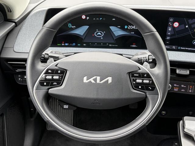 KIA EV6 Edition 77.4 kWh / SOH 100% / Fabrieksgarantie tot 18-06-2032 / 1.600 kg trekgewicht / Android Auto & Apple Carplay / Navigatie / Cruise Control Adaptief / Climate Control / DAB / Draadloze Telefoonlader / Camera / Parkeerassistent / 19" Lichtmetalen Wielen / Keyless entry & start /