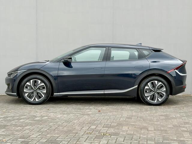 KIA EV6 Edition 77.4 kWh / SOH 100% / Fabrieksgarantie tot 05-2032 / 1.600 kg trekgewicht / Android Auto & Apple Carplay / Navigatie / Cruise Control Adaptief / Climate Control / DAB / Draadloze Telefoonlader / Camera / Parkeerassistent / 19" Lichtmetalen Wielen / Keyless entry & start /