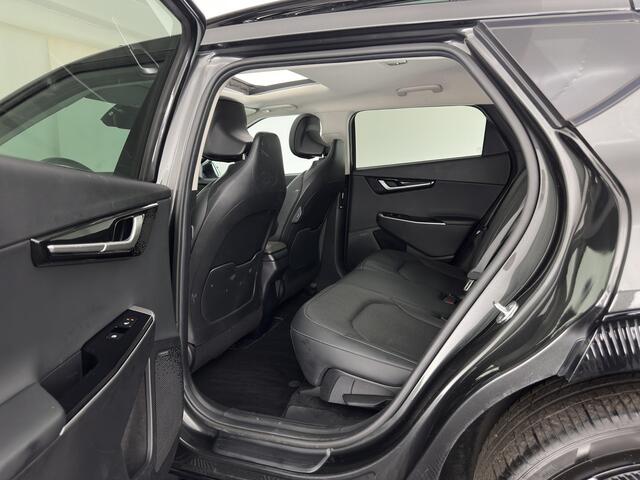 KIA EV6 Plus Advanced 77.4 kWh [3-Fase-11kW] {SoH-93%} (INCL.BTW) Aut. *PANO | LEATHER | ADAPTIVE-CRUISE | DIGI-COCKPIT | MERIDIAN-AUDIO | MEMORY-PACK | FULL-LED | KEYLESS | CAMERA | DAB | BLIND-SPOT | NAVI-FULLMAP | PRIVACY-GLASS | AMBIENT-L
