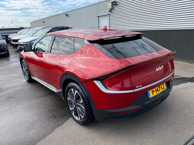 KIA EV6 Air 58 kWh Navigatie, dodehoekdetectie, stoel- & stuurverwarming, Apple CarPlay/Android Auto, parkeersensoren rondom