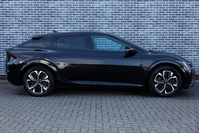 KIA EV6 GT-Line 77.4 kWh | Warmtepomp | Panoramadak | Head-up Display | 360 Graden Camera | Keyless Entry | Elektrische Achterklep | Elektrisch Verstelbare Voorstoelen | Stoelventilatie | Stoelverwarming voor en achter | Navigatie | Apple Carplay | Android Auto