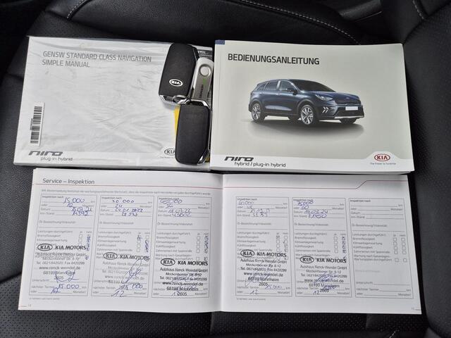 KIA Niro 1.6 GDi Plug-in ExecutiveLine Automaat / Glazen schuif- en kanteldak / Adaptief cruise control / Leder / Dealer onderhouden / Keyless Start/Entry / Apple Carplay Android Auto / JBL Audio /