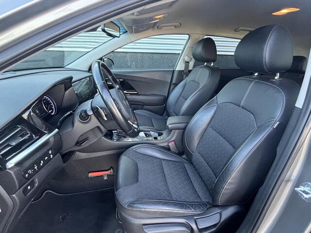 KIA Niro 1.6 GDi Hybrid DynamicPlusLine Navigatie, Stoel- & Stuurwielverwarming, 18" LMV, Smart Key, Lichtmetalen velgen, Achteruitrijcamera, Parkeersensoren voor + achter, complete historie