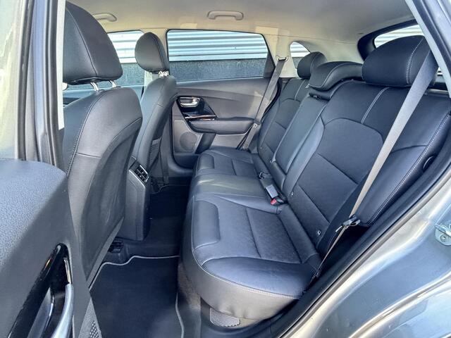 KIA Niro 1.6 GDi Hybrid DynamicPlusLine Navigatie, Stoel- & Stuurwielverwarming, 18" LMV, Smart Key, Lichtmetalen velgen, Achteruitrijcamera, Parkeersensoren voor + achter, complete historie