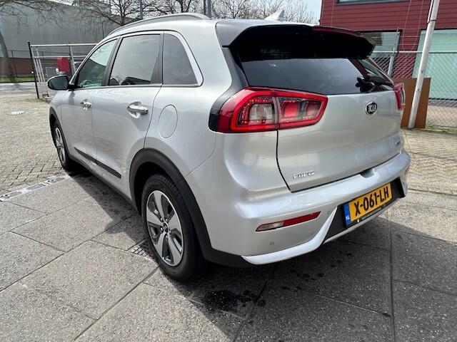KIA Niro 1.6 GDi Hybrid DynamicLine AIRCO I NAVIGATIE I AUTOMAAT I LAGE KM'S I LMV I PDC