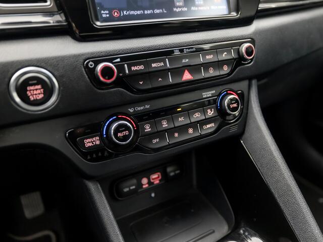 KIA Niro 1.6 GDi Hybrid Executive Automaat (APPLE CARPLAY, NAVIGATIE, JBL AUDIO, CAMERA, STUUR/STOELVERWARMING, ADAPTIVE CRUISE, LEDEREN SPORTSTOELEN, STOELKOELING, KEYLESS, XENON, NIEUWSTAAT)