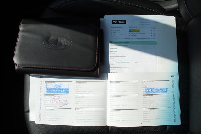 KIA Niro 1.6 GDi Hybrid ExecutiveLine AUTOMAAT/Schuifkantel dak/Navigatie/Elektrisch verstelbare stoelen met memory/Stoelkoeling/Stoelverwarming/Adaptive cruise control/Parkeersensoren rondom/Achteruitrijcamera/Stuurverwarming/Climate control/Dodehoek detectie/Ap