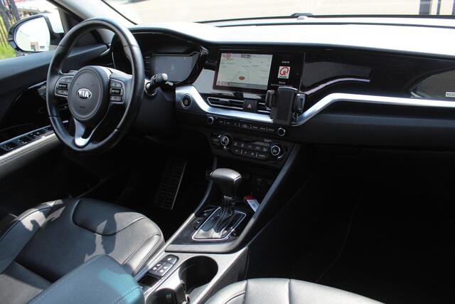 KIA Niro 1.6 GDi Hybrid ExecutiveLine AUTOMAAT/Schuifkantel dak/Navigatie/Elektrisch verstelbare stoelen met memory/Stoelkoeling/Stoelverwarming/Adaptive cruise control/Parkeersensoren rondom/Achteruitrijcamera/Stuurverwarming/Climate control/Dodehoek detectie/Ap