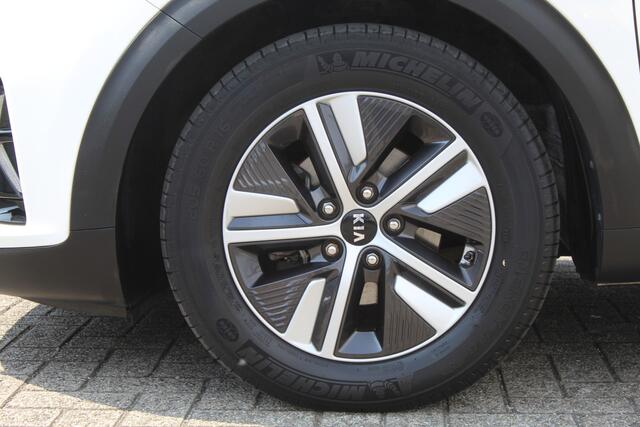 KIA Niro 1.6 GDi Hybrid ExecutiveLine AUTOMAAT/Schuifkantel dak/Navigatie/Elektrisch verstelbare stoelen met memory/Stoelkoeling/Stoelverwarming/Adaptive cruise control/Parkeersensoren rondom/Achteruitrijcamera/Stuurverwarming/Climate control/Dodehoek detectie/Ap