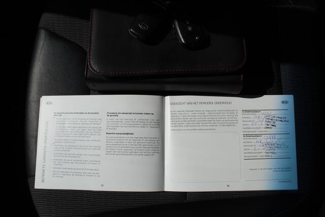 KIA Niro 1.6 GDi Hybrid First Edition AUTOMAAT/Navigatie/Climate control/Achteruitrijcamera/Parkeersensoren/Cruise control/Trekhaak/Lane assist/Apple carplay/Multifunctioneel stuurwiel/Spraakbediening.