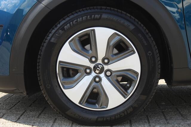 KIA Niro 1.6 GDi Hybrid First Edition AUTOMAAT/Navigatie/Climate control/Achteruitrijcamera/Parkeersensoren/Cruise control/Trekhaak/Lane assist/Apple carplay/Multifunctioneel stuurwiel/Spraakbediening.