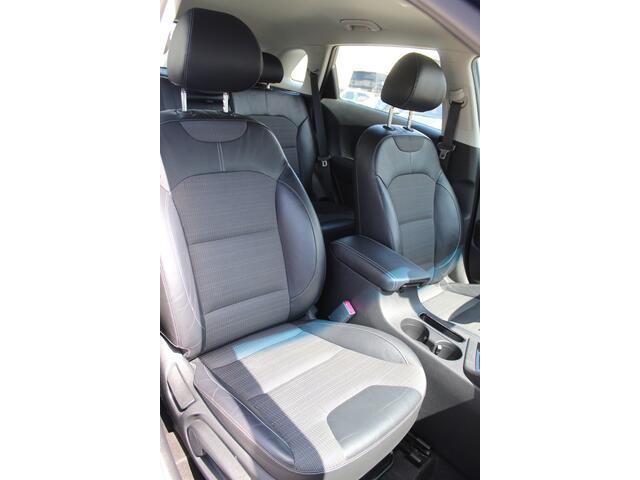 KIA Niro 1.6 GDi Hybrid First Edition AUTOMAAT/Navigatie/Climate control/Achteruitrijcamera/Parkeersensoren/Cruise control/Trekhaak/Lane assist/Apple carplay/Multifunctioneel stuurwiel/Spraakbediening.