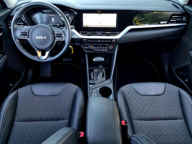 KIA Niro 1.6 GDi PHEV DynamicLine Automaat / Fabrieksgarantie tot 20-06-2029 / All Season Banden / Cruise Control Adaptief / Navigatie / Camera / Stoelverwarming / Stuurverwarming