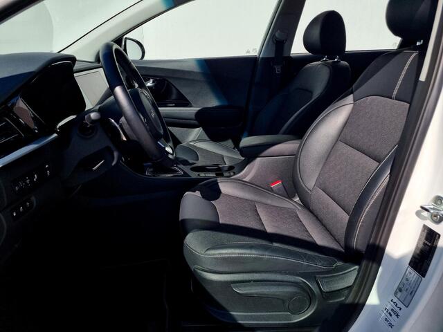 KIA Niro 1.6 GDi PHEV DynamicLine Automaat / Fabrieksgarantie tot 20-06-2029 / All Season Banden / Cruise Control Adaptief / Navigatie / Camera / Stoelverwarming / Stuurverwarming