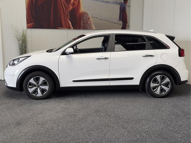 KIA Niro 1.6 GDi Hybrid First Edition STOF/LEDER NAVIGATIE CRUISE CONTROL CLIMATE CONTROL APPLE CARPLAY/ANDROID RIJSTROOKSENSOREN ACHTERUITRIJCAMERA AFNEEMBARE TREKHAAK ZEER MOOI !! 3010