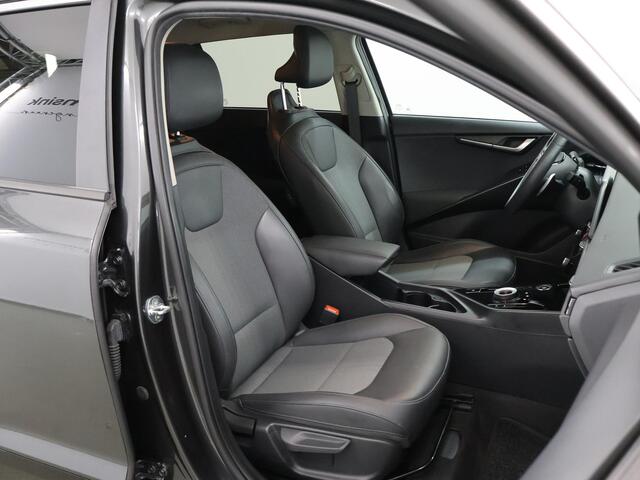 KIA Niro 1.6 GDi Hybrid DynamicLine Edition | 18" lichtmetalen velgen | Elektrisch verstelbare bestuurdersstoel met geheugen | Stoelventilatie | Elektrisch bedienbare achterklep
