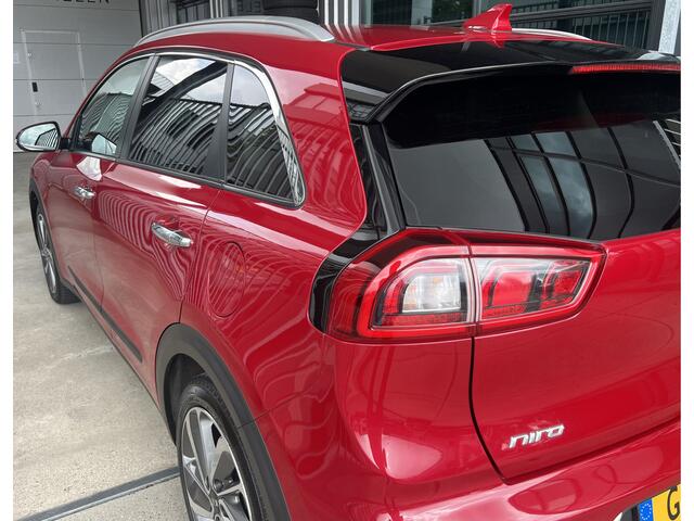 KIA Niro 1.6 GDi Hybrid BusinessLine | VOL! | LEDER | JBL | CAMERA | STOEL/STUURVERWARMING & VERKOELING | NAVI | CARPLAY / ANDROID | ELKTR. MEMORY STOEL | PDC V+A | KEYLESS | ADAPTIVE CRUISE CONTROL | LMV 18'' | CLIMATE CONTROL | BLUETOOTH