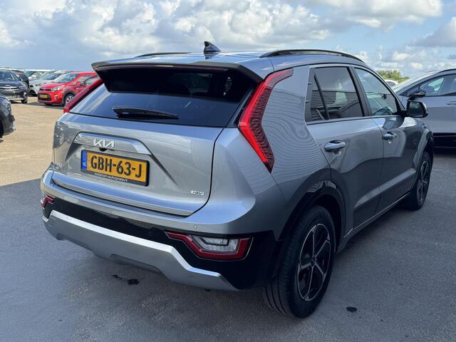KIA Niro 1.6 GDi Hybrid DynamicPlusLine Schuif-/kanteldak, Head-up display, Stoel- & stuurverwarming, Navigatie, Lederen bekleding, Achteruitrij camera, parkeersensoren, Smart Key, NL-auto, BTW-auto