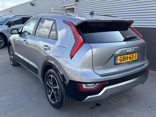 KIA Niro 1.6 GDi Hybrid DynamicPlusLine Schuif-/kanteldak, Head-up display, Stoel- & stuurverwarming, Navigatie, Lederen bekleding, Achteruitrij camera, parkeersensoren, Smart Key, NL-auto, BTW-auto