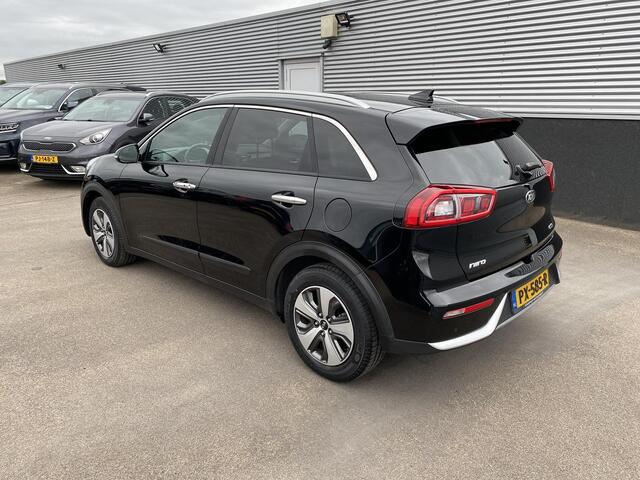KIA Niro 1.6 GDi Hybrid BusinessLine Lederen bekleding, Stoel- & Stuurwielverwarming, Keyless, navigatie Apple CarPlay/Android Auto, achteruitrij camera, adaptieve cruise control, Navigatie, Dealeronderhouden