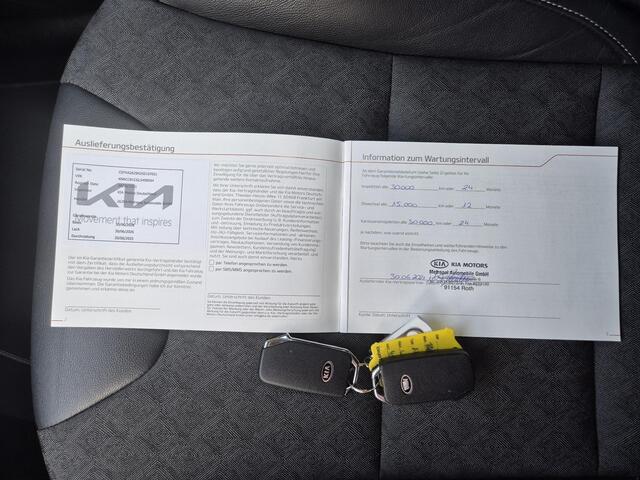 KIA Niro 1.6 GDi Hybrid DynamicPlusLine Automaat / Allseason banden / Apple Carplay Android Auto / Stuur- en Stoelverwarming / Adaptief CC / Trekgewicht 1300 kg / Achteruitrijcamera / Climate control /