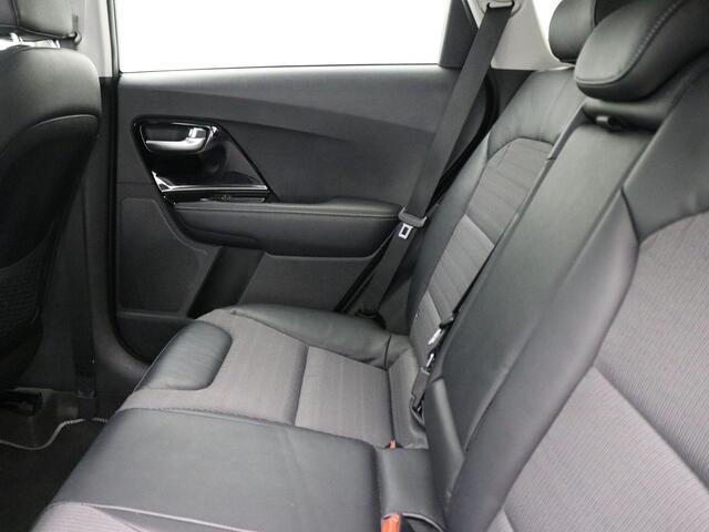 KIA Niro 1.6 GDi Hybrid BusinessLine AUTOMAAT / trekhaak / 1300 Kg Trekgewicht / Apple Carplay / Elektrisch Verstelbare Bestuurderstoel / Lane Assist / Keyless Start /