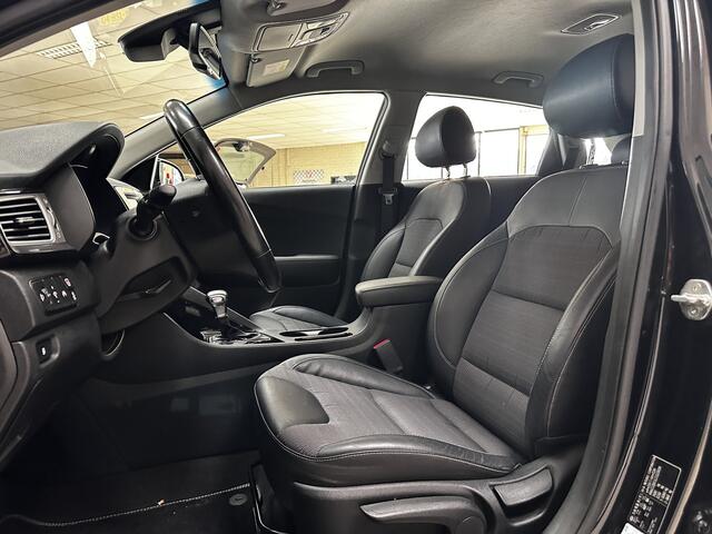 KIA Niro 1.6 GDi Hybrid ExecutiveLine/ Automaat!/ Bi-Xenon/ Trekhaak/ Camera/ LED Dagrijverl./ Apple+Android/ Half-LEDER/ Clima/ Navi/ Cruise/ Bluetooth/ Multi.LEDER.Stuur/ Elek.Pakket/ Isofix/ PDC Achter.