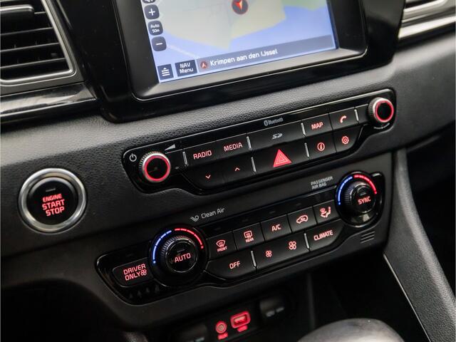KIA Niro 1.6 GDi Hybrid Sport 142Pk Automaat (APPLE CARPLAY, NAVIGATIE, LEDEREN SPORTSTOELEN, STUUR/STOELVERWARMING, CAMERA, ADAPTIVE CRUISE, STOELKOELING, KEYLESS, TREKHAAK, NIEUWE APK, NIEUWSTAAT)