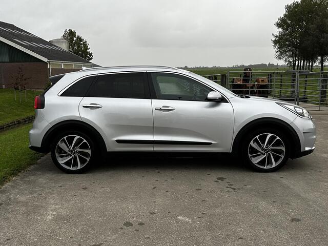 KIA Niro 1.6 GDi Hybrid ExecutiveLine | NAVIGATIE | PARKEERCAMERA | ELEKTRISCHE STOELEN | APPLE CARPLAY | CRUISE CONTROL ADAPTIEF |