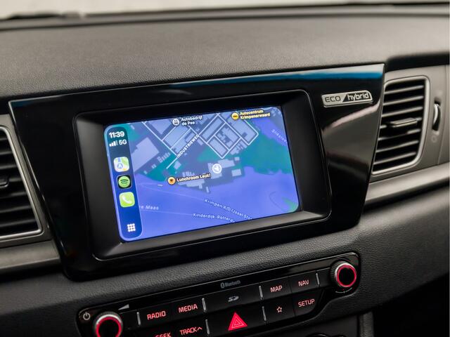 KIA Niro 1.6 GDi Hybrid Automaat (APPLE CARPLAY, NAVIGATIE, CLIMATE, CAMERA, SPORTSTOELEN, CRUISE, PARKEERSENSOREN, NIEUWSTAAT)