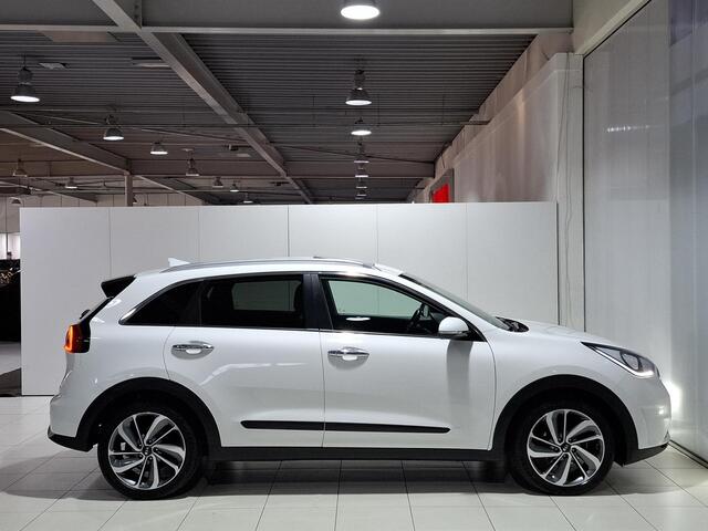 KIA Niro 1.6 GDi Hybrid Design Edition , Stoel en Stuur verwarming, schuif kantel dak. Navigatie.