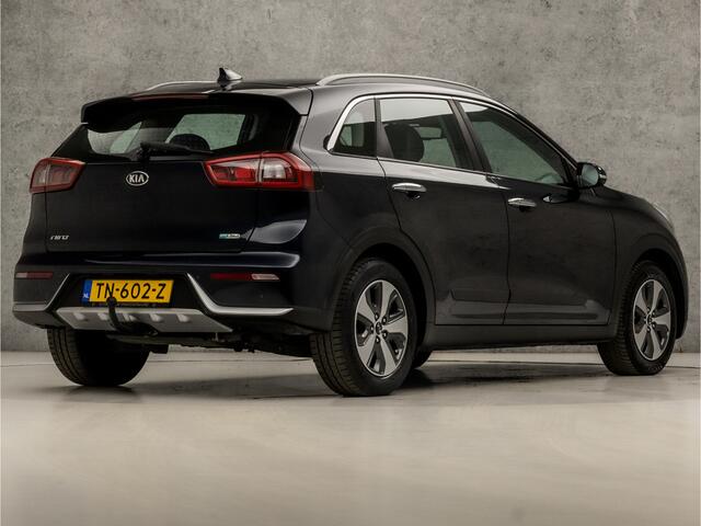 KIA Niro 1.6 GDi Hybrid Dynamic 142Pk Automaat (APPLE CARPLAY, NAVIGATIE, CAMERA, LEDER, SPORTSTOELEN, TREKHAAK, CRUISE, PARKEERSENSOREN, NIEUWSTAAT)