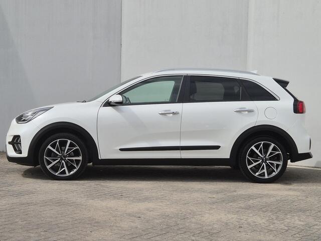 KIA Niro 1.6 GDi Hybrid DynamicPlusLine Automaat / Apple Carplay & Android Auto / Stuur & Stoelverwarming / Adaptieve Cruise Control / Achteruitrijcamera / Climate Control / Parkeersensoren Voor & Achter / Lichtmetalen Velgen / Navigatie / JBL Audio /