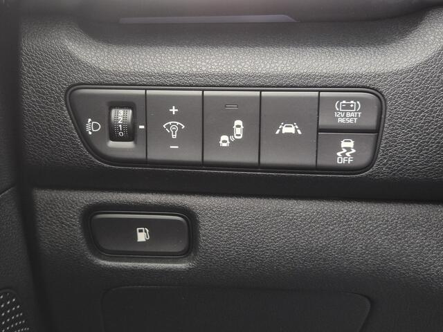 KIA Niro 1.6 GDi Hybrid DynamicPlusLine Automaat / Apple Carplay & Android Auto / Stuur & Stoelverwarming / Adaptieve Cruise Control / Achteruitrijcamera / Climate Control / Parkeersensoren Voor & Achter / Lichtmetalen Velgen / Navigatie / JBL Audio /