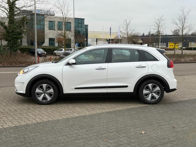 KIA Niro 1.6 HYBRID A/T TREKHAAK CAMERA NAVI